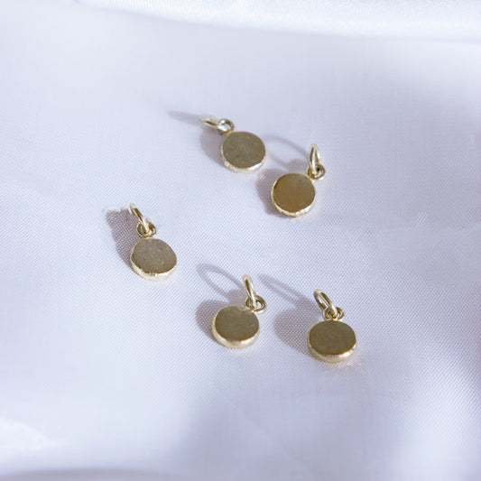 14K gouden hanger. Massief gouden hanger met personalisatie naar keuzen.