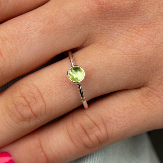 Zilveren ring met Perigoot edelsteen