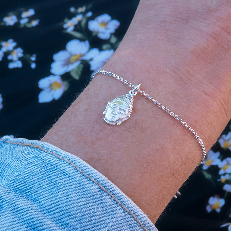 Zilveren armband met boeddha bedel.