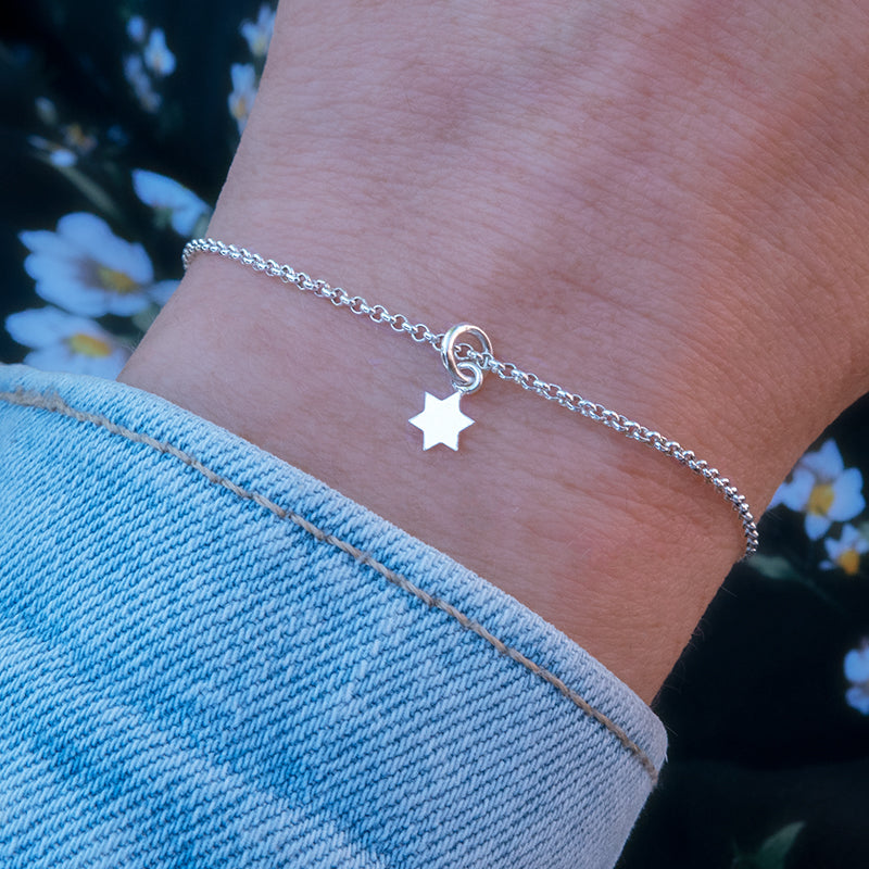 Zilveren armband met ster bedel.
