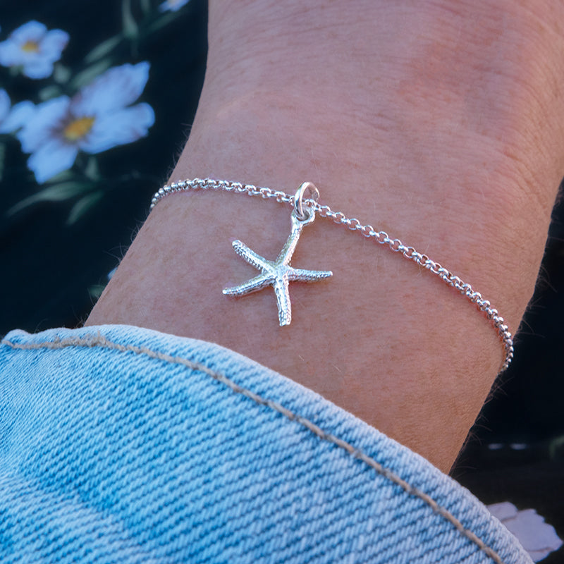 Zilveren armband met zeester bedel.