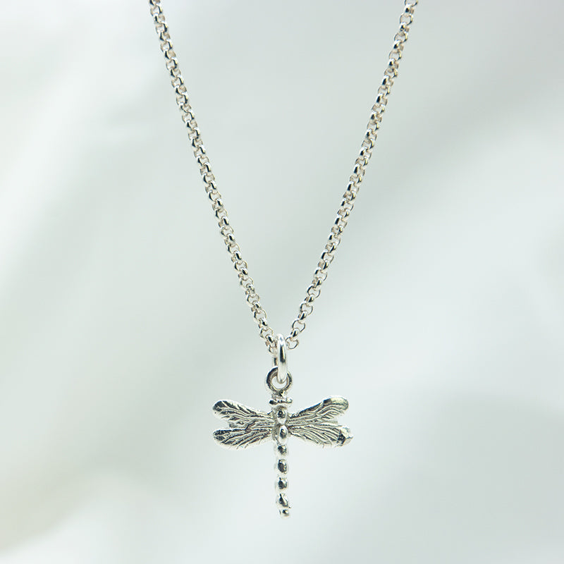 Zilveren ketting met libelle hanger voor kinderen.