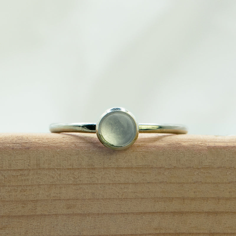 Hangemaakte zilveren ring met Bergkristal.