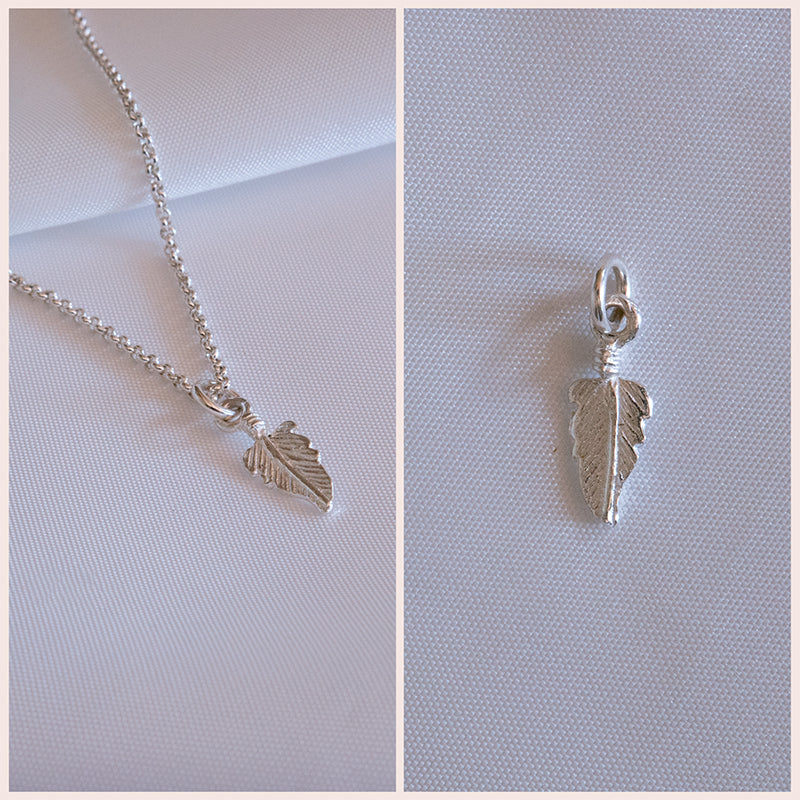 Losse zilveren veertjes hanger voor aan een ketting. Handgemaakte zilveren veertjes bedel.