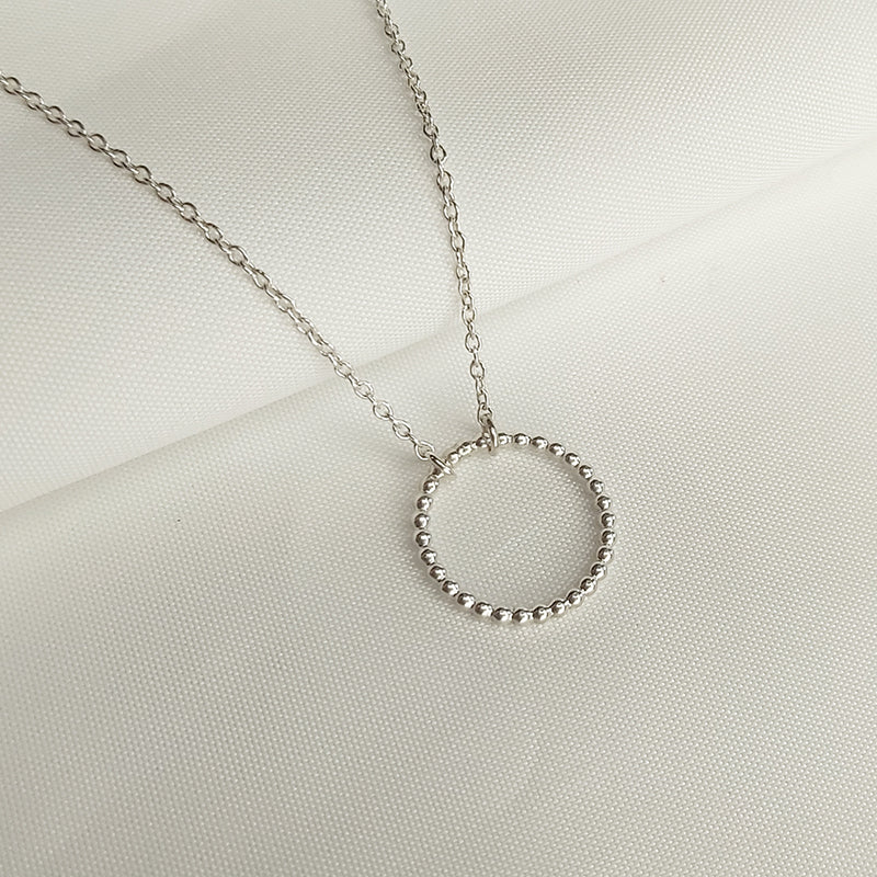 Zilveren minimalistische ketting met cirkeltje - 925 Sterling en 14K gouden kettingen - Handgemaakt door MoM with Jewels
