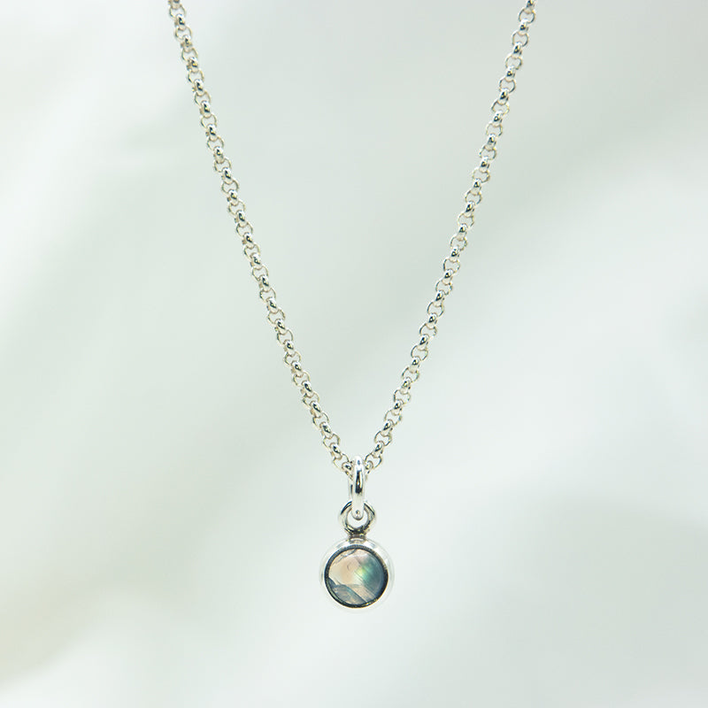 Zilveren ketting met  Maansteen hanger.