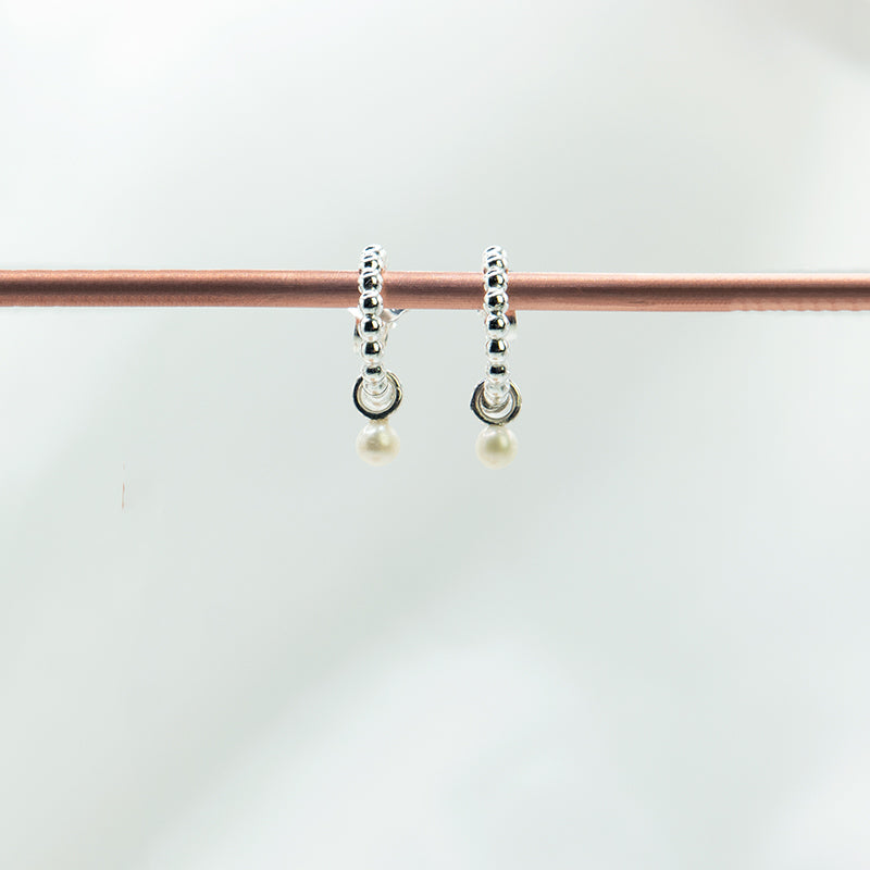 Overwegen leerling Sprong Zilveren oorbel hangers | Witte parel – MoM with Jewels
