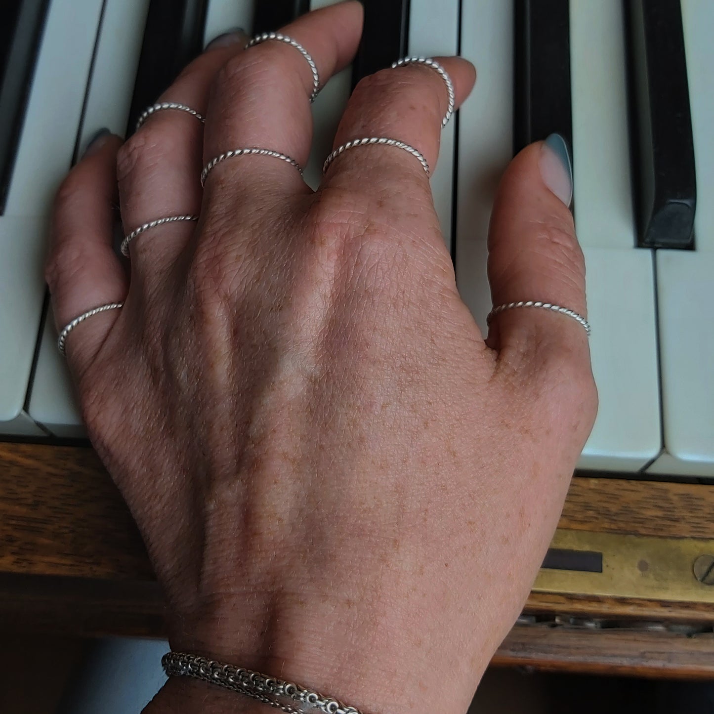 Zilveren twist stapelring - 925 Zilver of 14K goud - Handgemaakt door MoM with jewels