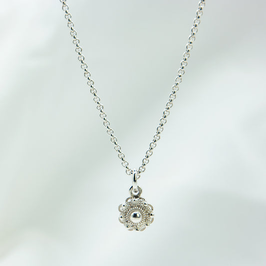 Zilveren ketting met Zeeuwse knoop hanger.