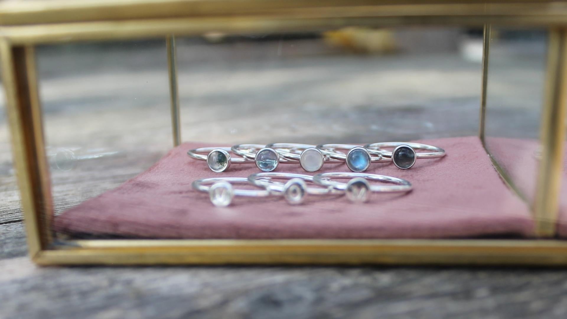 Handgemaakte 925 zilveren stapelringen en aanschuifringen met edelsteen | eindeloos combineren | MoM with Jewels