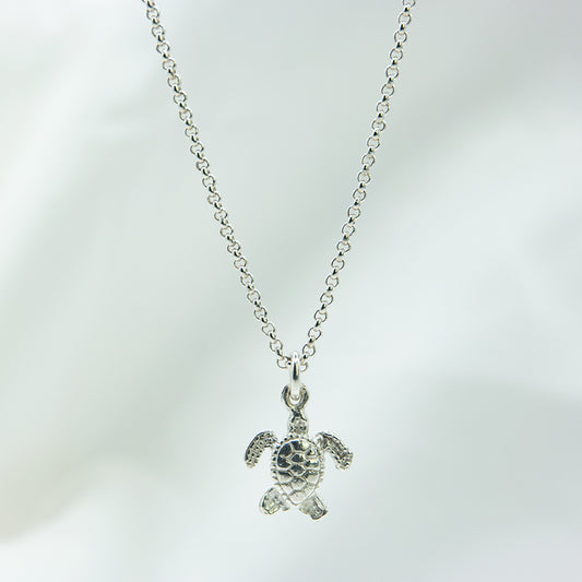 Zilveren ketting met schildpad hanger voor kidnderen.