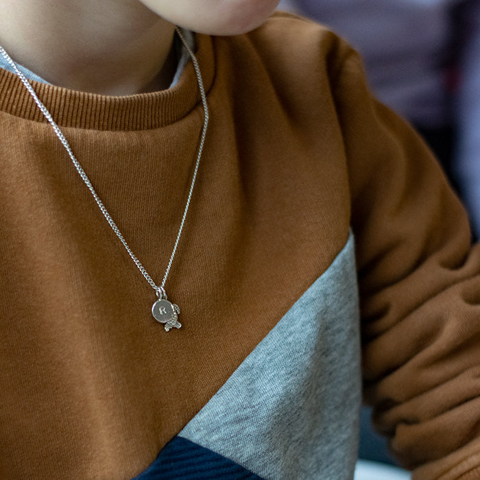 Zilveren ketting voor jongens met de leukste  gepersonaliseerde bedels.