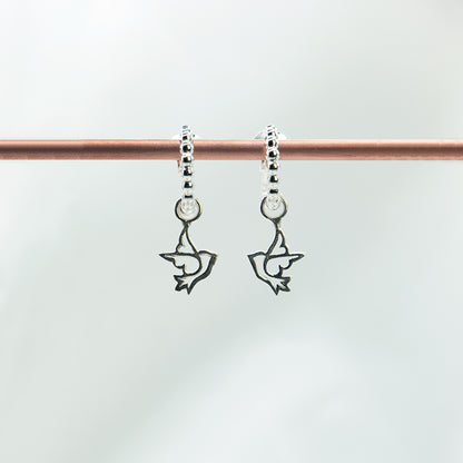 Zilveren vredesduif oorbel hangers aan bolletjes creolen