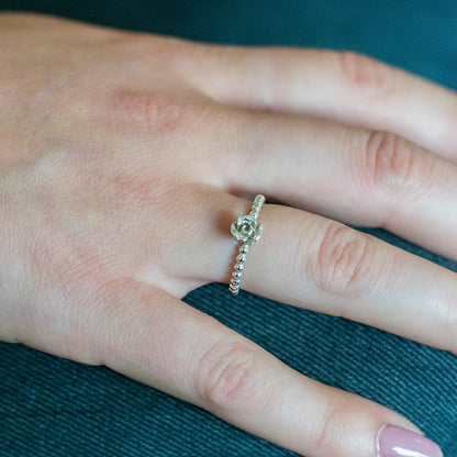 Zilveren bolletjes ring met massief zilveren roosje. Handgemaakte stapelring van MoM with Jewels