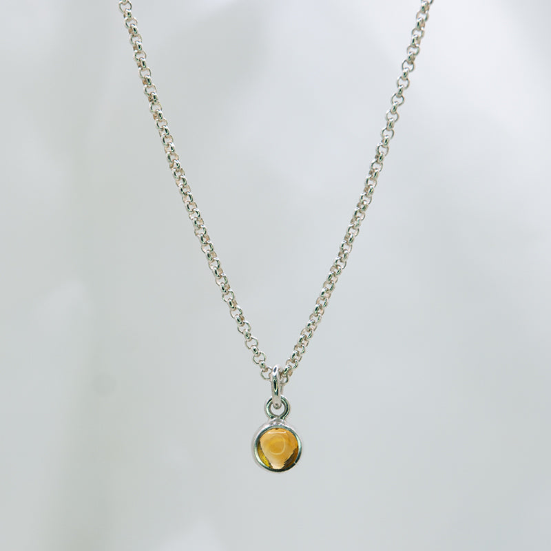 Zilveren ketting met gele Citrien hanger voor kinderen. 