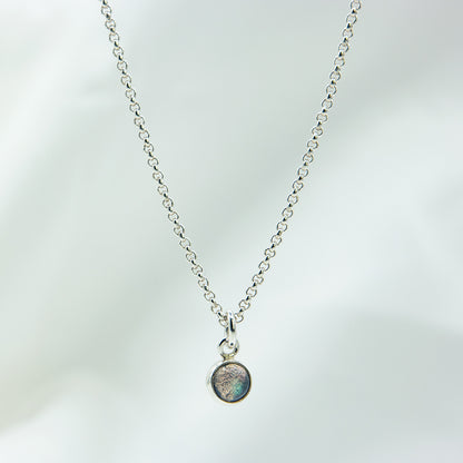 Zilveren ketting met Labradoriet hanger voor kinderen.