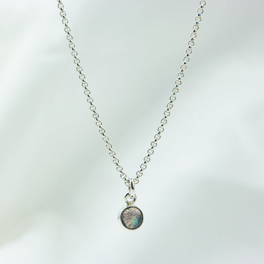 Zilveren ketting met Labradoriet hanger voor kinderen.