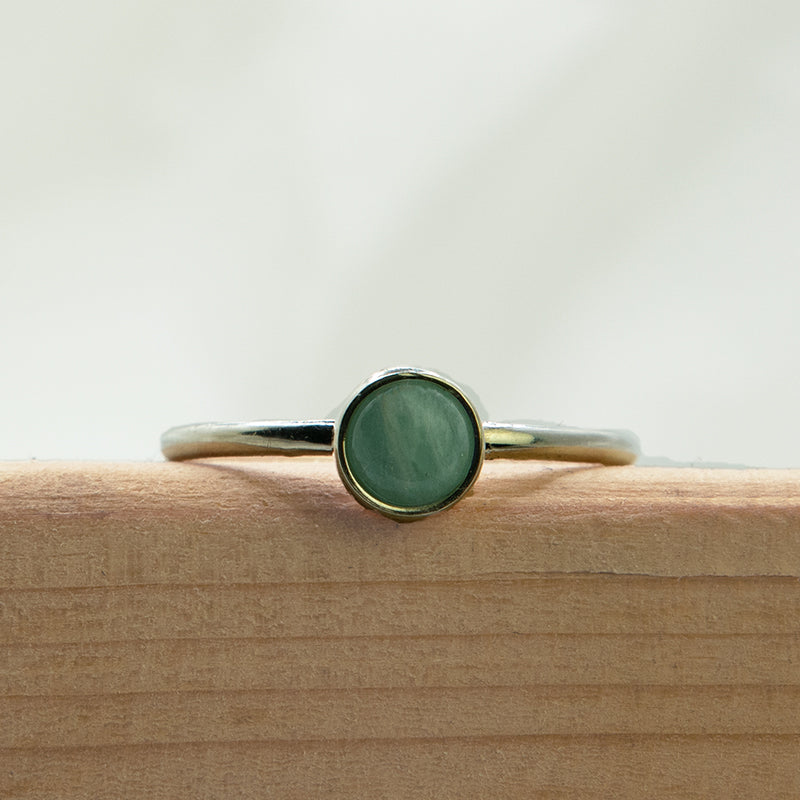 Handgemaakte zilveren stapelring meet Amazoniet.