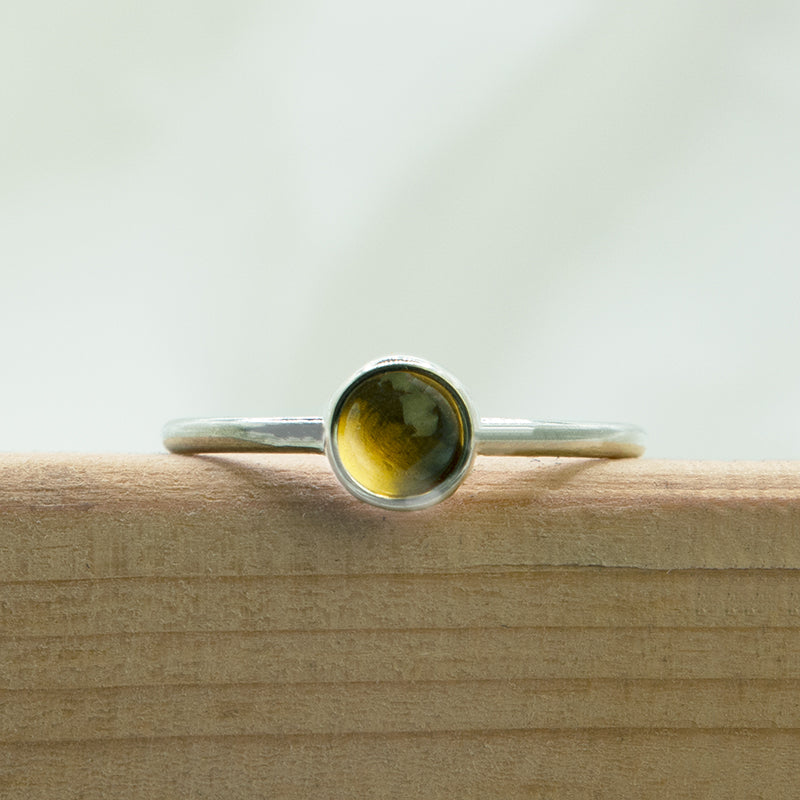Handgemaakte zilveren stapelring met citrien.