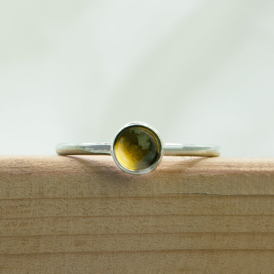 Handgemaakte zilveren stapelring met citrien.