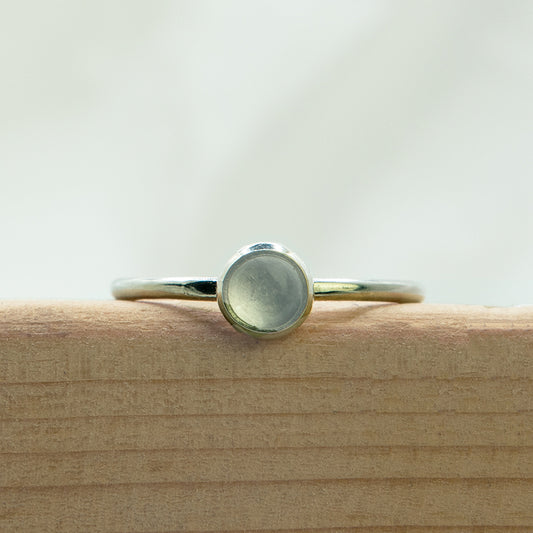 Hangemaakte zilveren ring met Bergkristal.