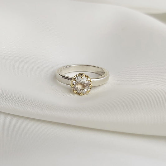 925 Zilveren ring met 14K gouden kroon en grote steen. Handgemaakte ring van MoM with Jewels.