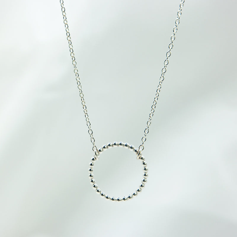 Zilveren minimalistische ketting met cirkeltje - 925 Sterling en 14K gouden kettingen - Handgemaakt door MoM with Jewels