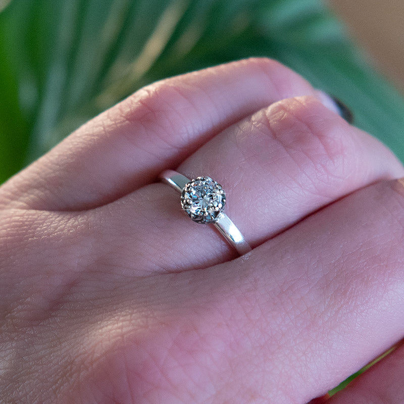 Fijne zilveren ring met briljant geslepen diamant imitatie.