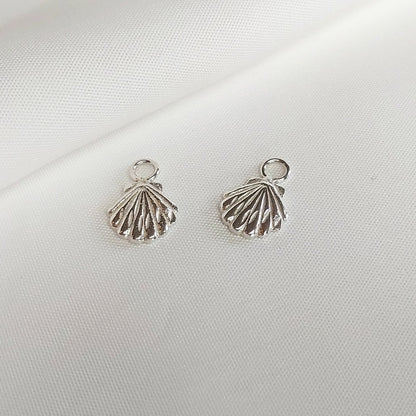 925 Sterling Zilveren oorbel bedels. Zilveren hangers voor aan creolen. Sint Jacobsschelp hanger made by mom with Jewels